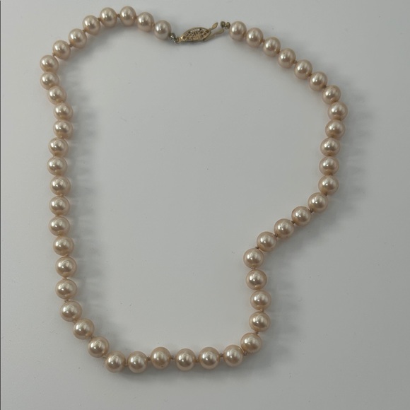 Classic Cream Pearl Necklace - Picture 2 of 16